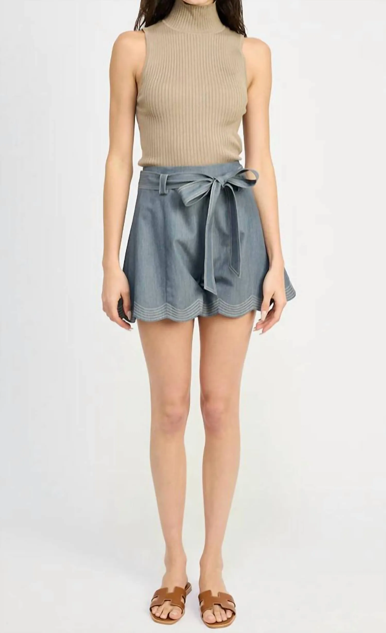 Angeline Scallop Hem Shorts In Chambray