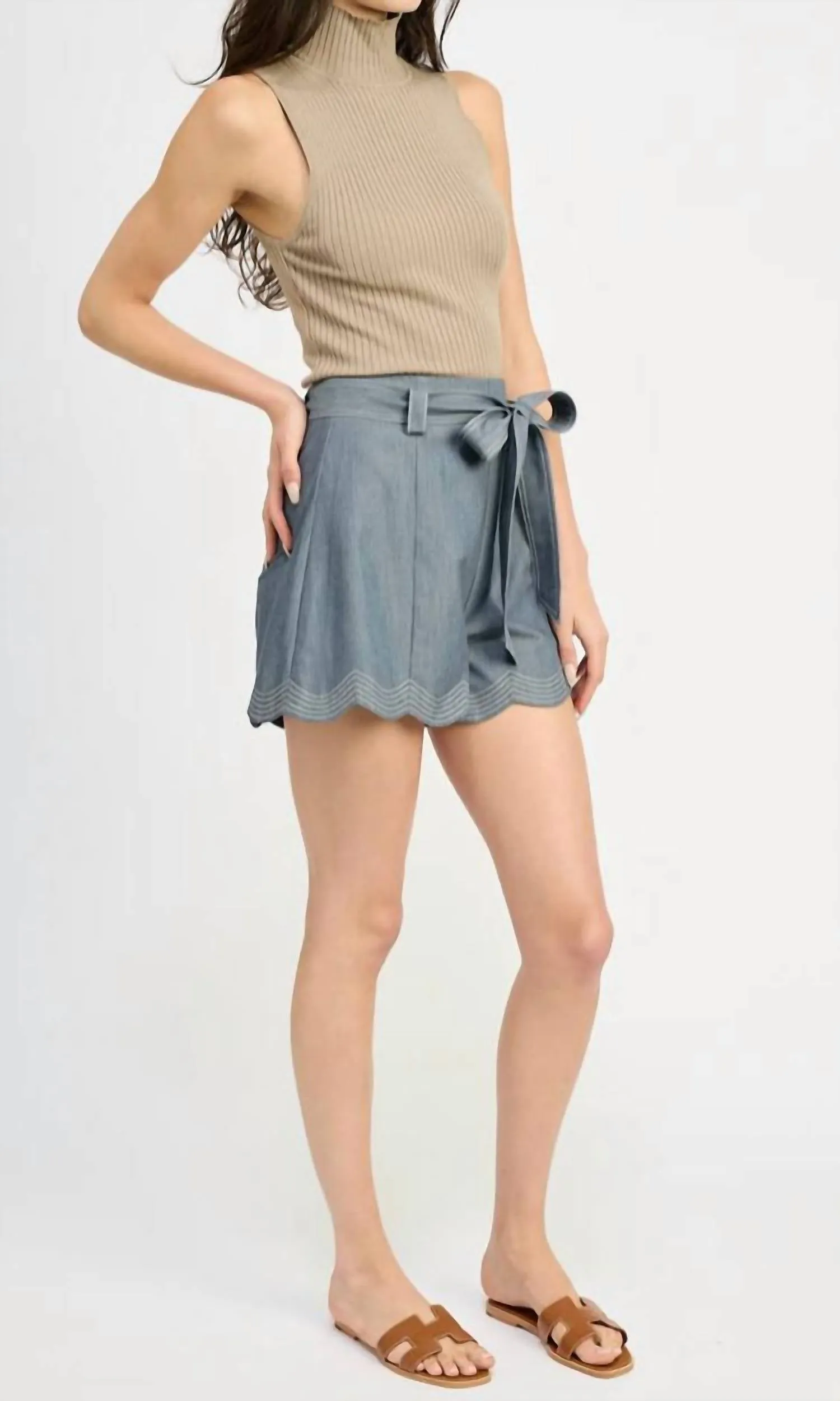 Angeline Scallop Hem Shorts In Chambray