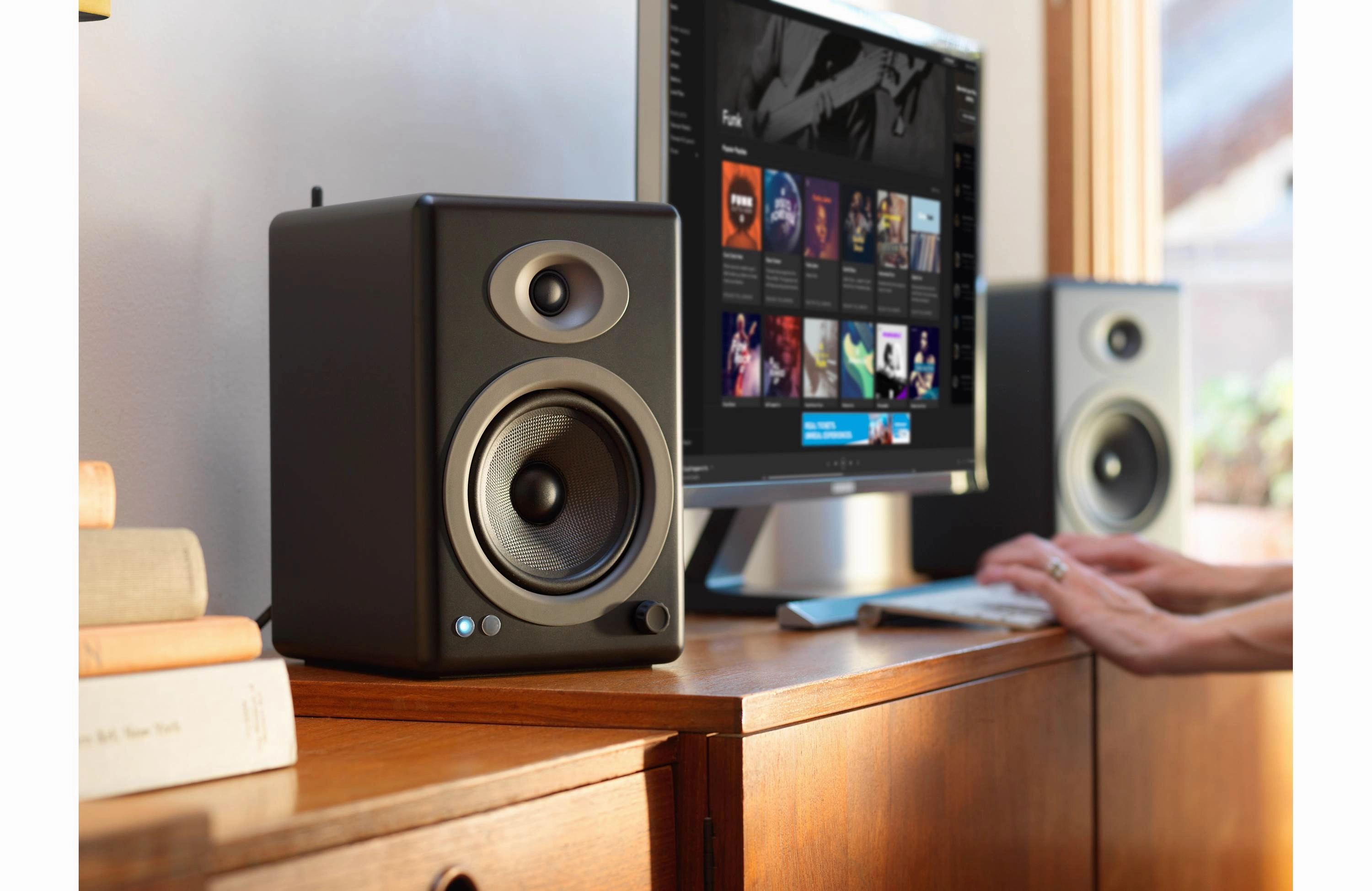 Audioengine A5  Powered Speakers - BLACK - PERFECT OPEN BOX