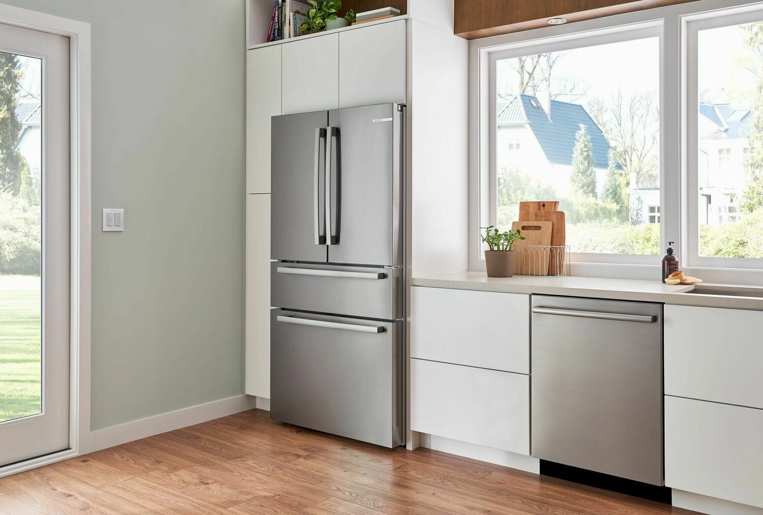 Bosch B36CL80SNS 800 Series French Door Bottom Mount Refrigerator 36'' Easy Clean Stainless Steel B36Cl80Sns
