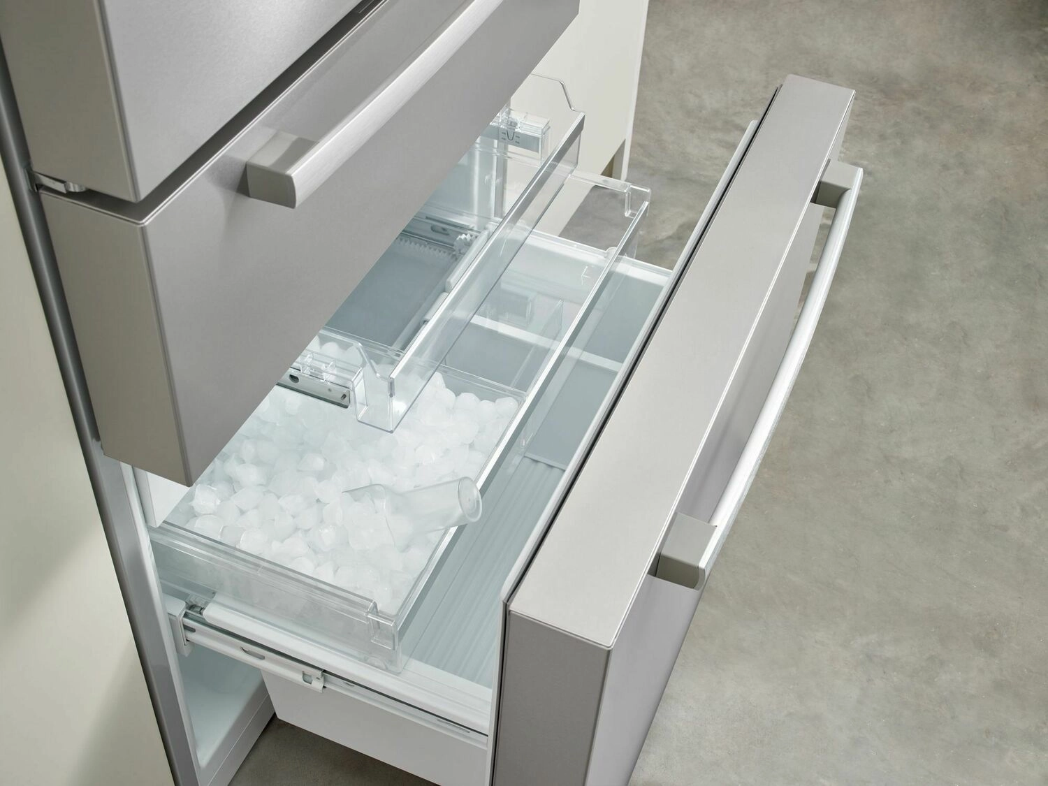 Bosch B36CL80SNS 800 Series French Door Bottom Mount Refrigerator 36'' Easy Clean Stainless Steel B36Cl80Sns
