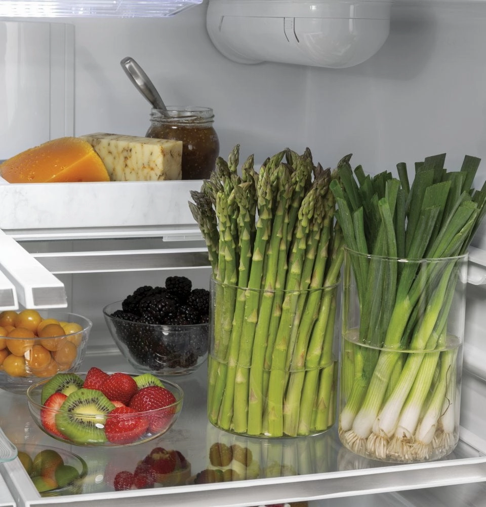 Cafe CWE19SP4NW2 Caf Energy Star? 18.6 Cu. Ft. Counter-Depth French-Door Refrigerator