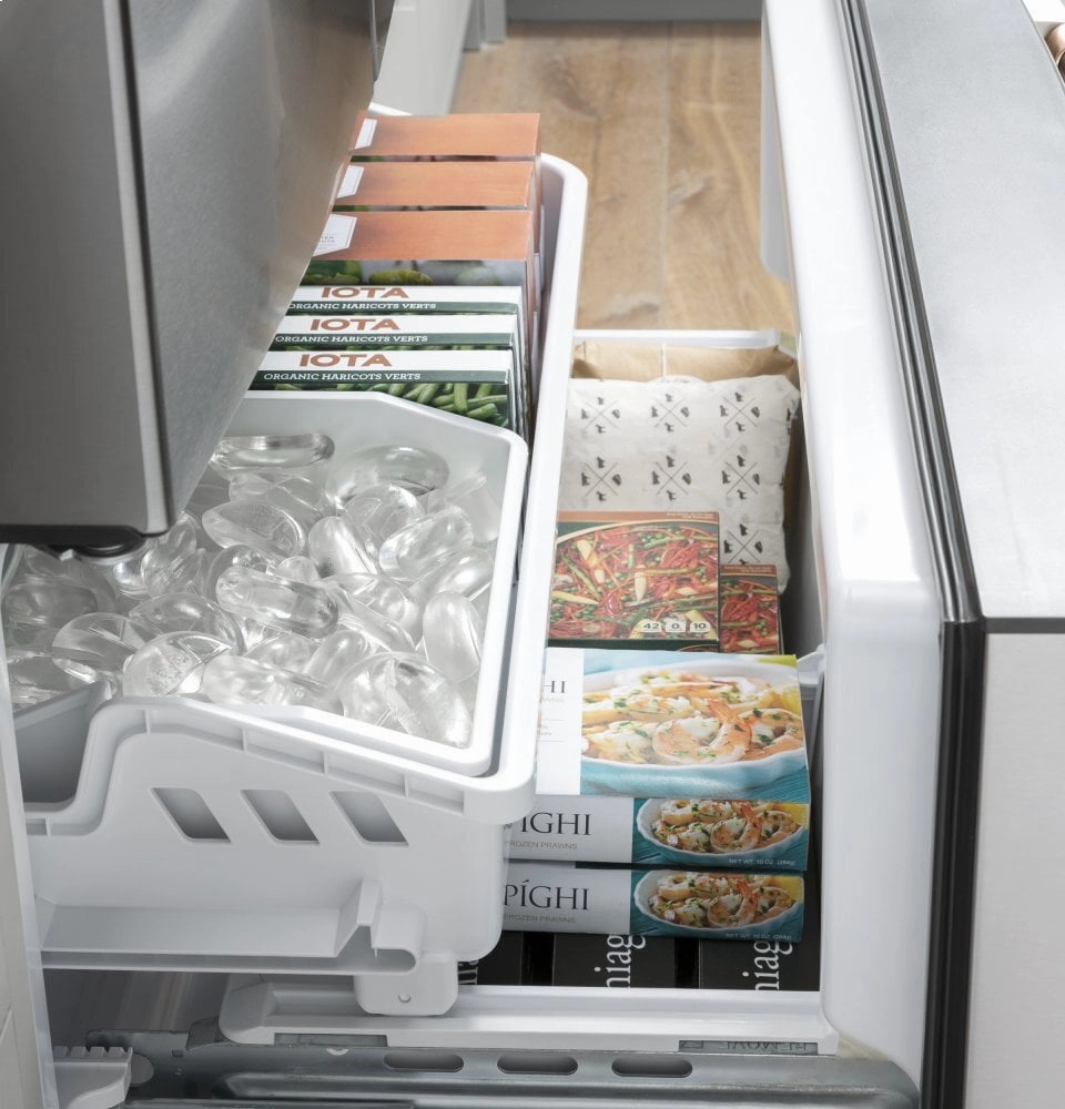 Cafe CWE19SP4NW2 Caf Energy Star? 18.6 Cu. Ft. Counter-Depth French-Door Refrigerator