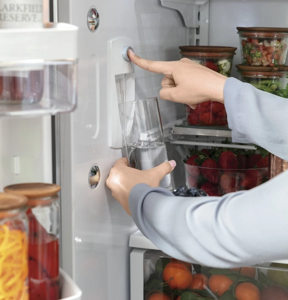 Cafe CWE23SP2MS1 Caf Energy Star? 23.1 Cu. Ft. Smart Counter-Depth French-Door Refrigerator