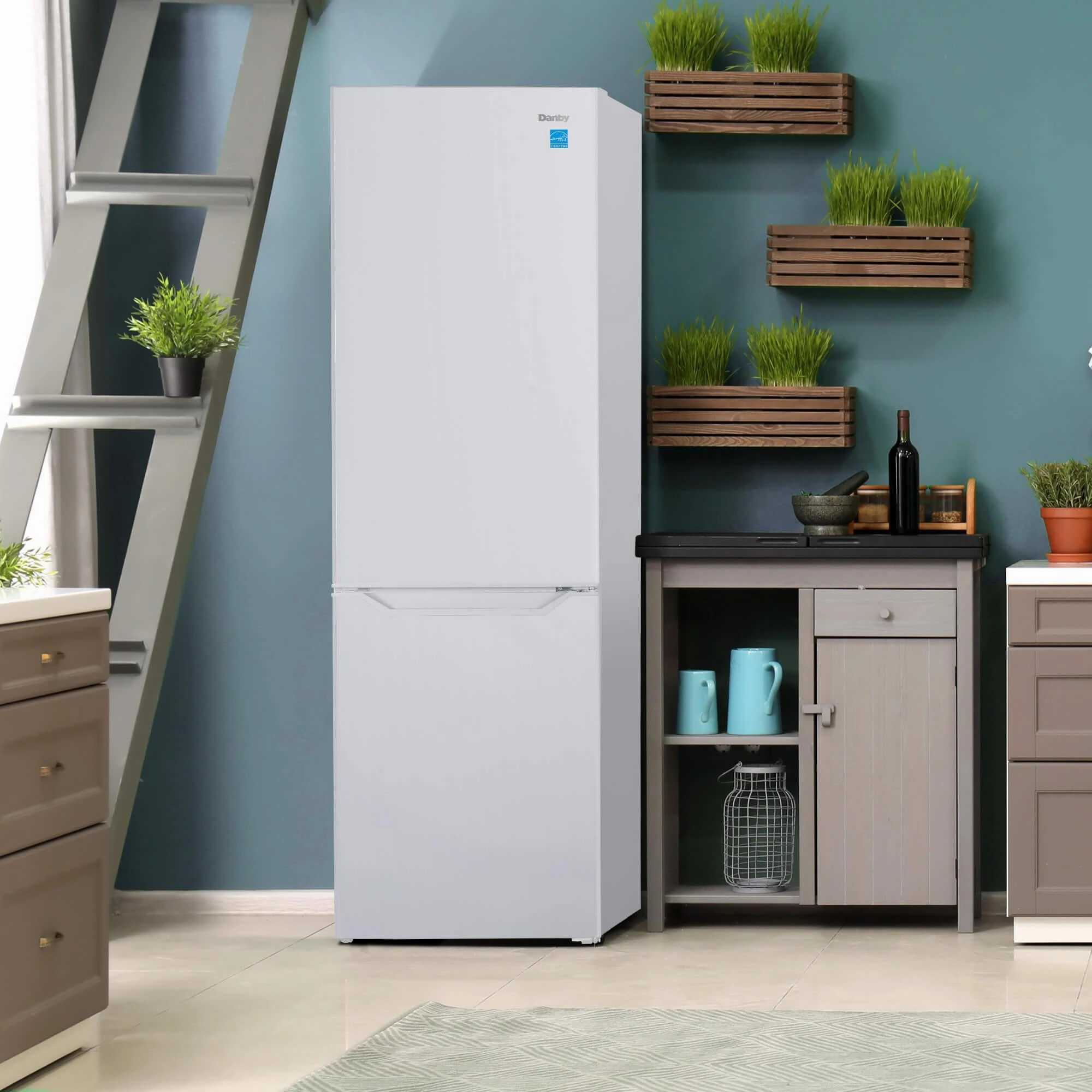 Danby DBMF100B1WDB Danby 10 Cu Ft Bottom Mount Refrigerator