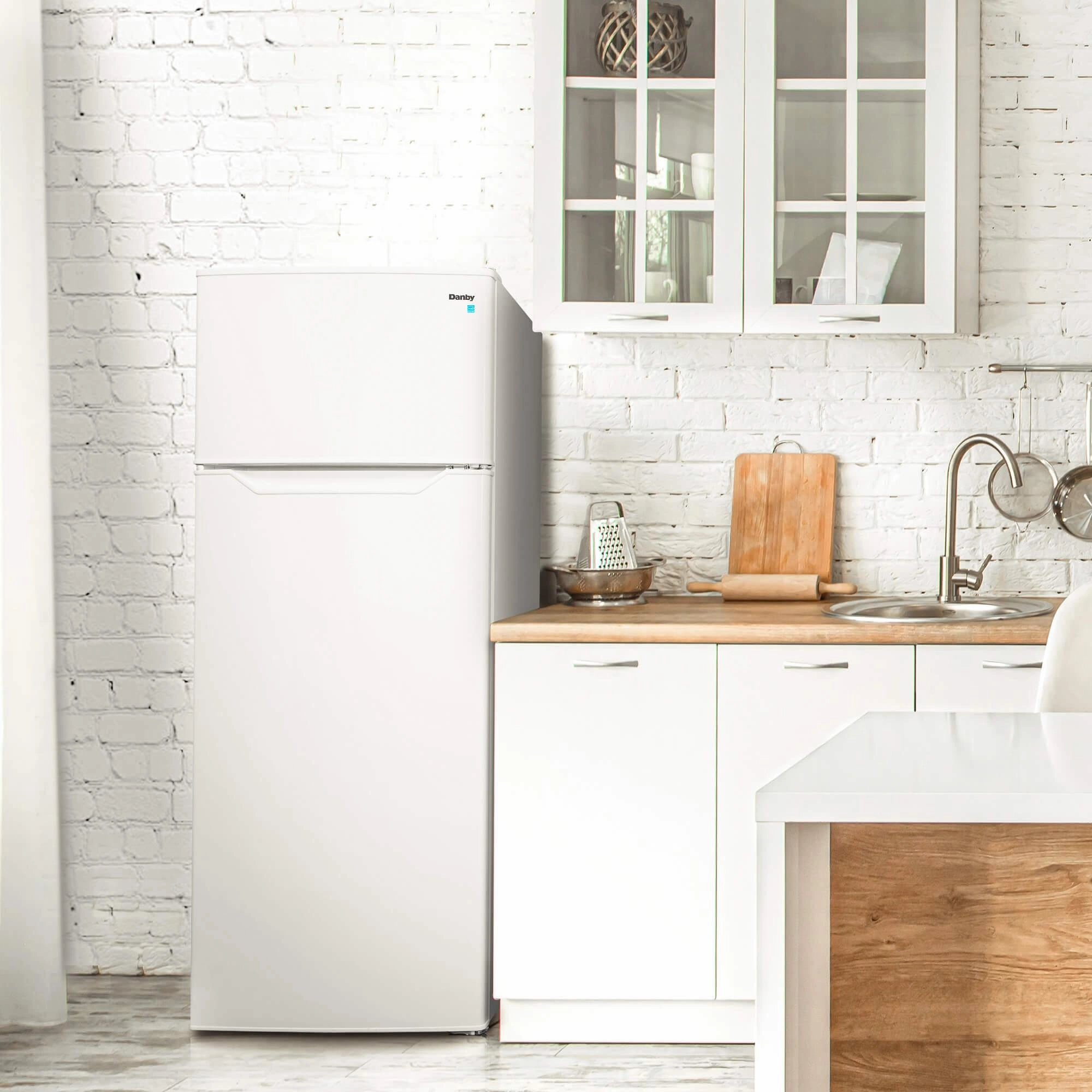 Danby DPF074B2WDB6 Danby 7.4 Cu Ft Top Mount Refrigerator