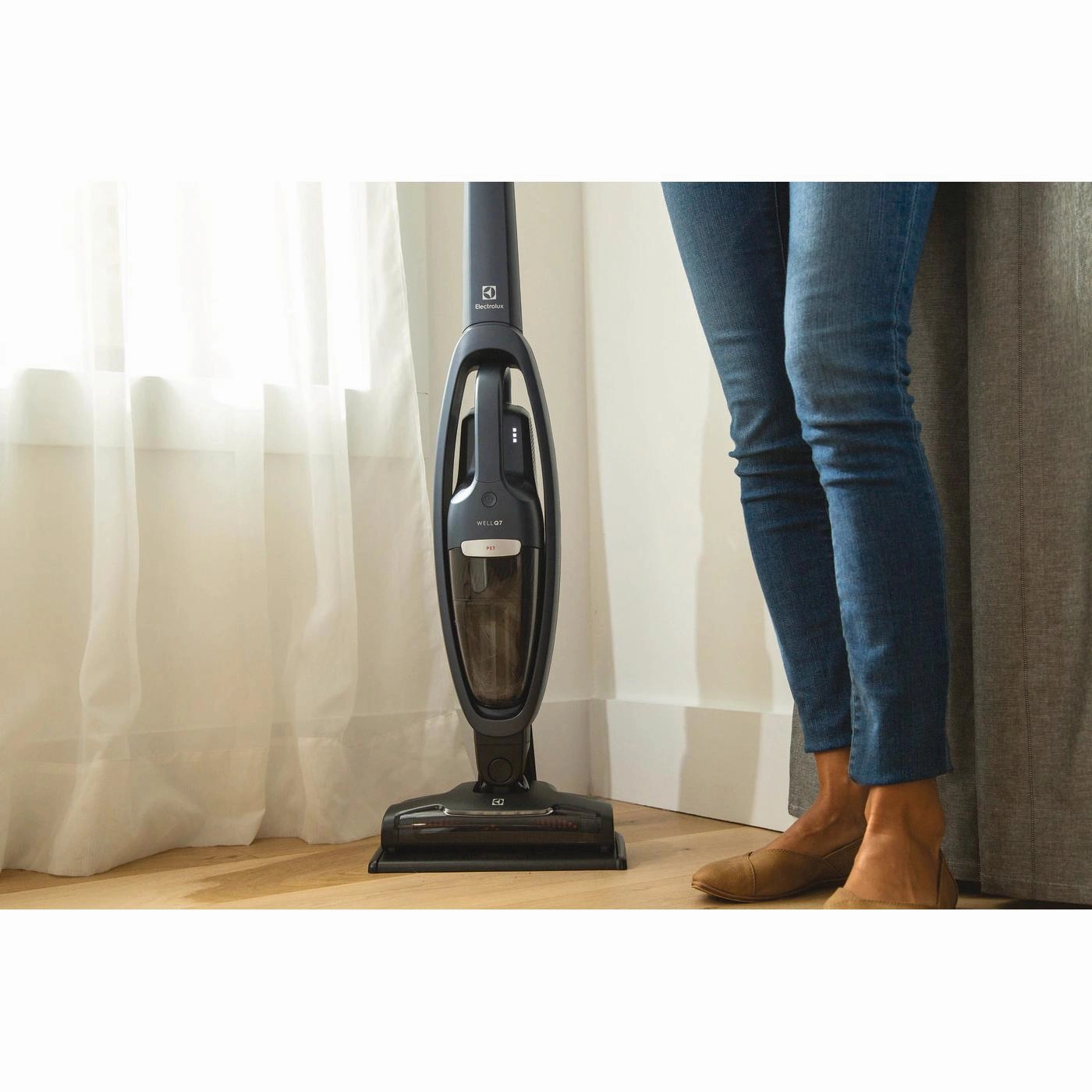 Electrolux WellQ7 Pet Vacuum Stick EHVS35P2AI