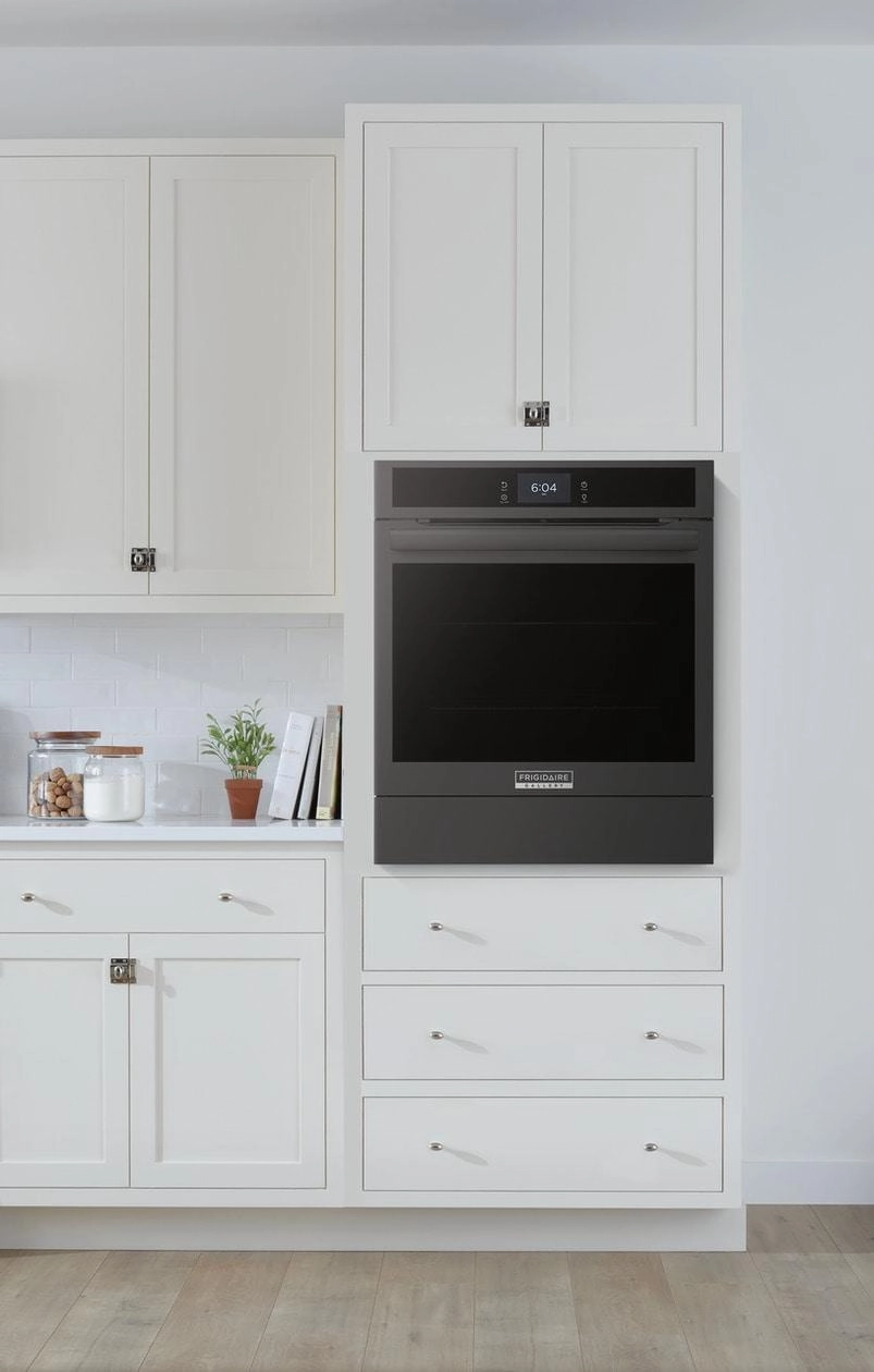 Frigidaire GCWS2438AB Frigidaire Gallery 24" Single Electric Wall Oven With Air Fry