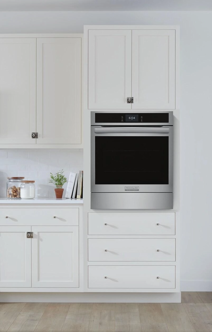 Frigidaire GCWS2438AF Frigidaire Gallery 24" Single Electric Wall Oven With Air Fry
