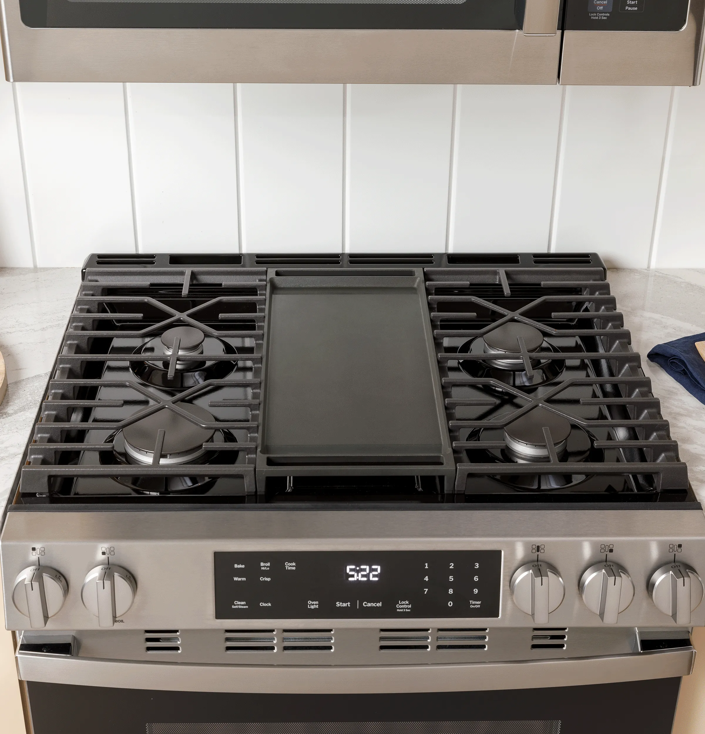 Ge Appliances GGF600AVES Ge? 30" Free-Standing Gas Convection Range With No Preheat Air Fry And Easywash&#8482; Oven Tray