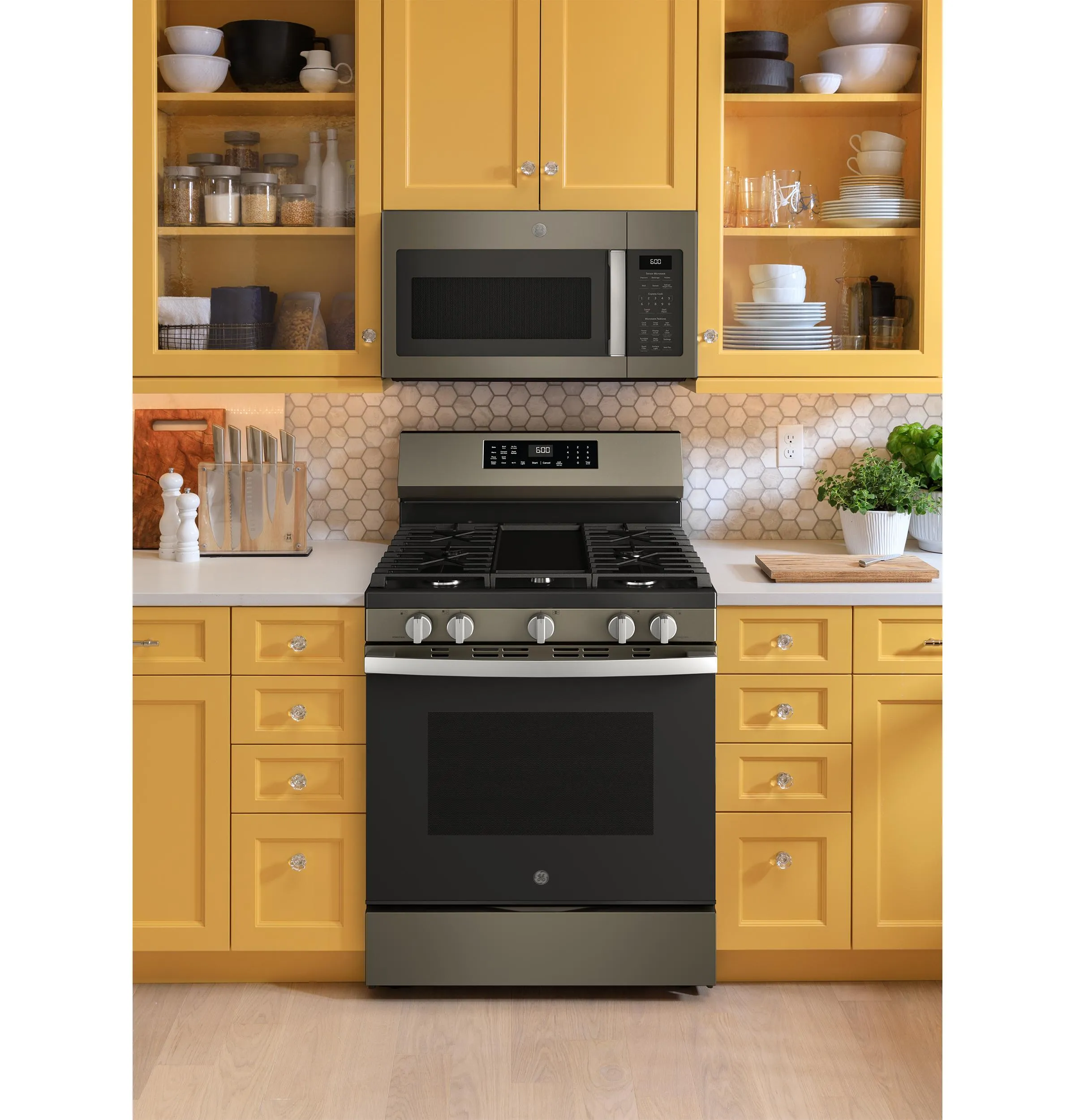 Ge Appliances GGF600AVES Ge? 30" Free-Standing Gas Convection Range With No Preheat Air Fry And Easywash&#8482; Oven Tray