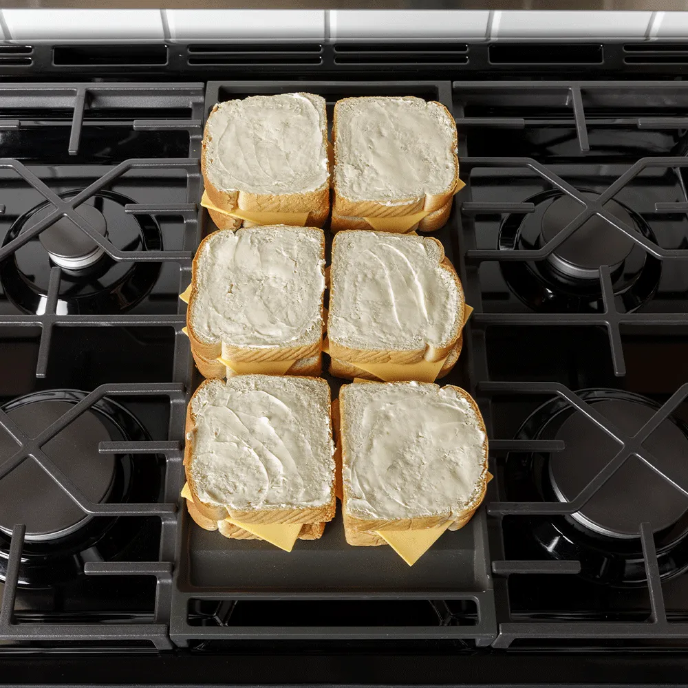 Ge Appliances GGF600AVES Ge? 30" Free-Standing Gas Convection Range With No Preheat Air Fry And Easywash&#8482; Oven Tray