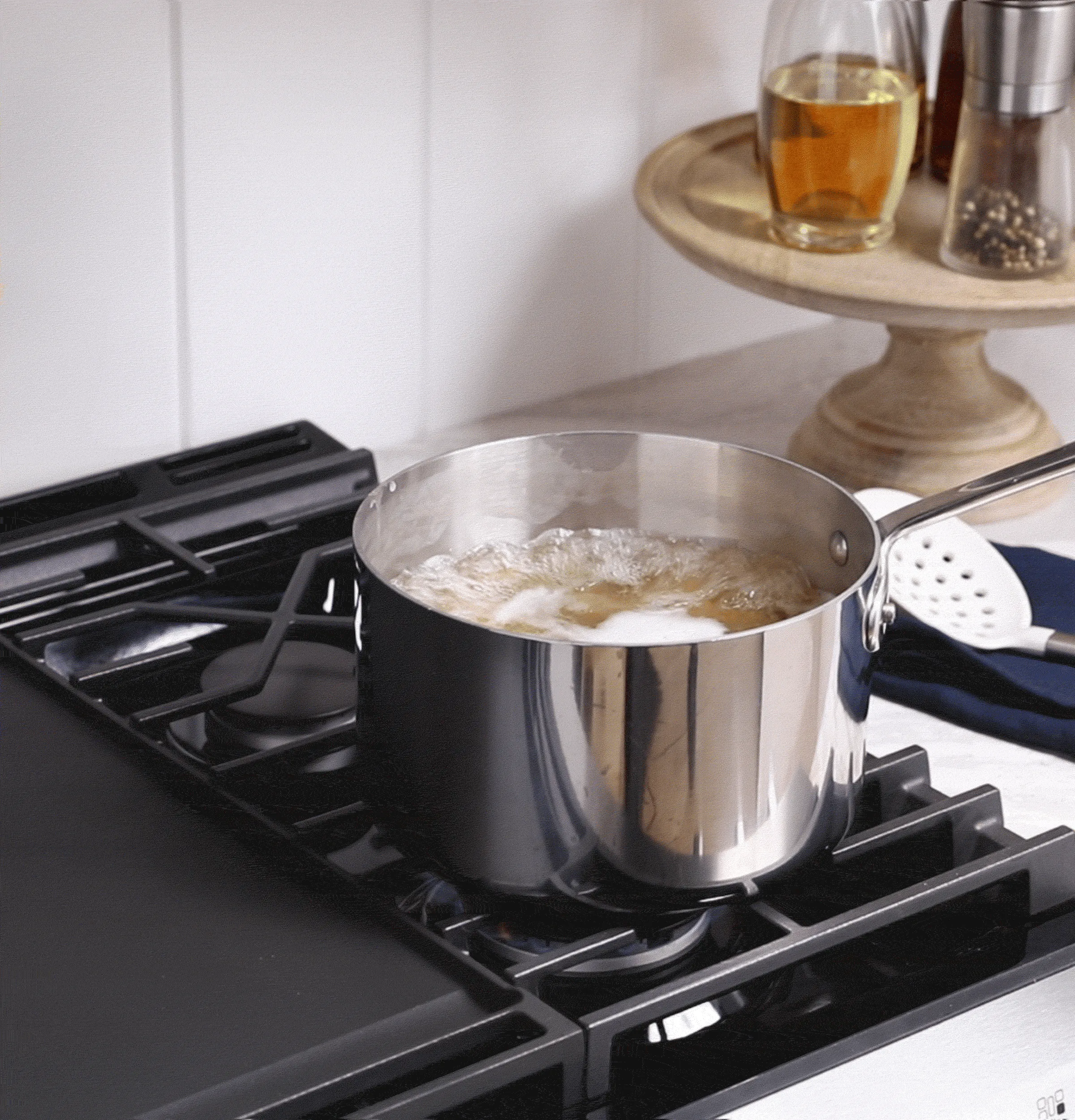 Ge Appliances GGS600AVES Ge? 30" Slide-In Front-Control Convection Gas Range With No Preheat Air Fry And Easywash&#8482; Oven Tray