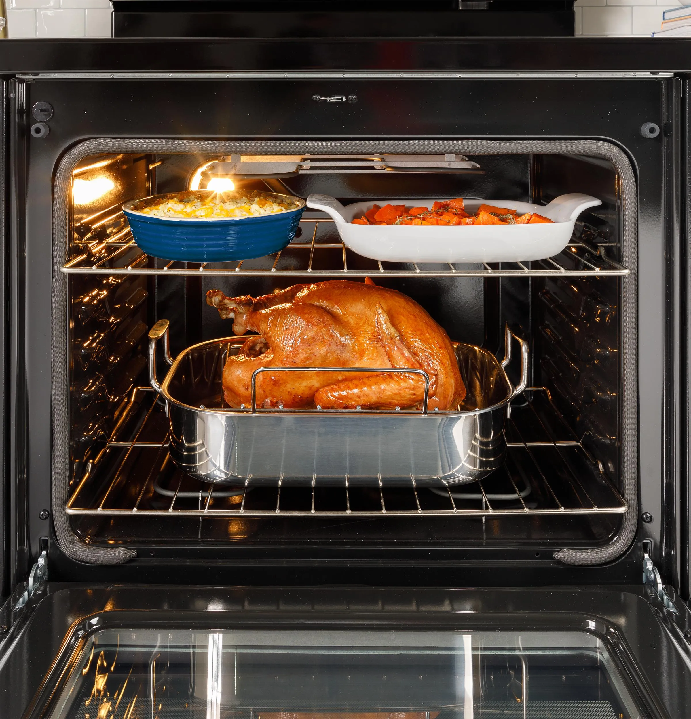 Ge Appliances GRF400PVBB Ge? 30" Free-Standing Electric Range
