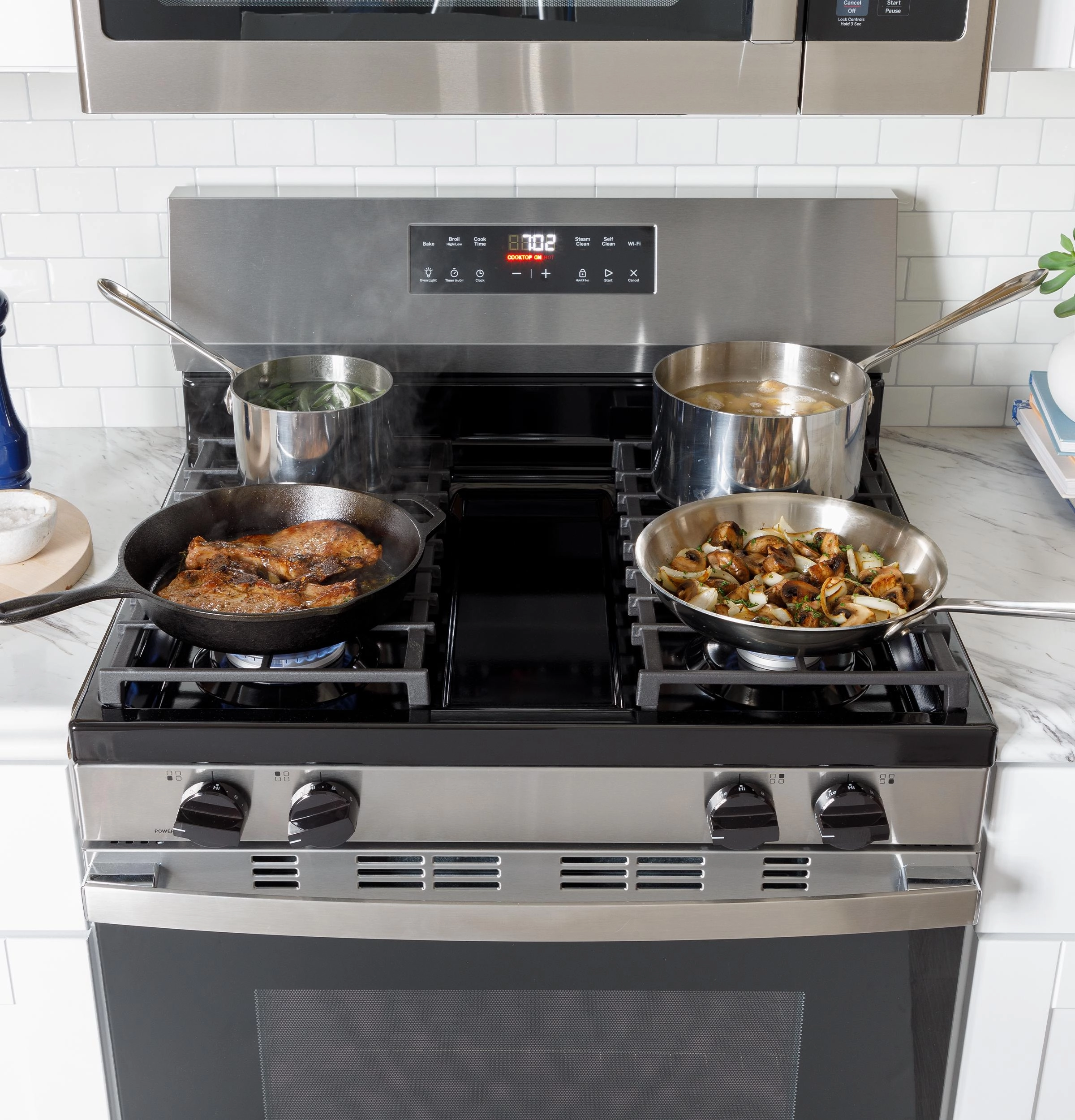 Ge Appliances GGF400PVBB Ge? 30" Free-Standing Gas Range