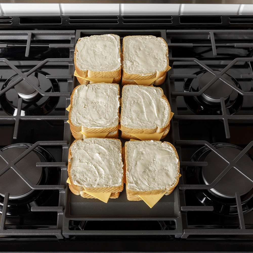 Ge Appliances GGF600AVBB Ge? 30" Free-Standing Gas Convection Range With No Preheat Air Fry And Easywash&#8482; Oven Tray