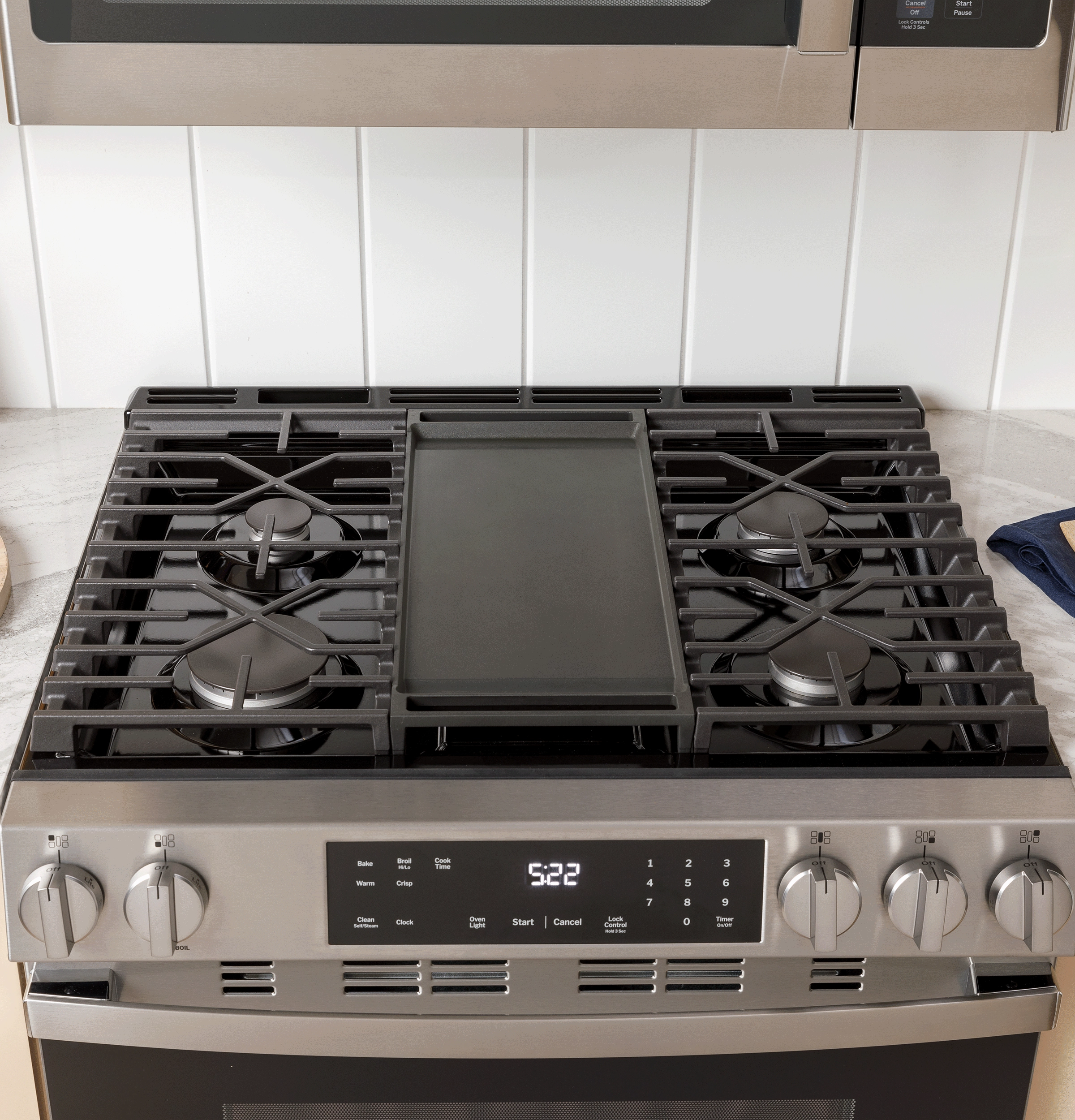 Ge Appliances GGF600AVBB Ge? 30" Free-Standing Gas Convection Range With No Preheat Air Fry And Easywash&#8482; Oven Tray