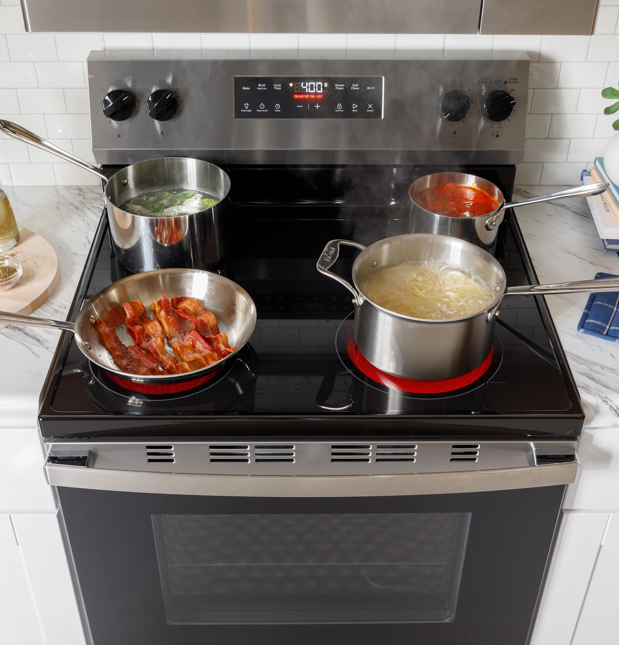Ge Appliances GRF400SVSS Ge? 30" Free-Standing Electric Range