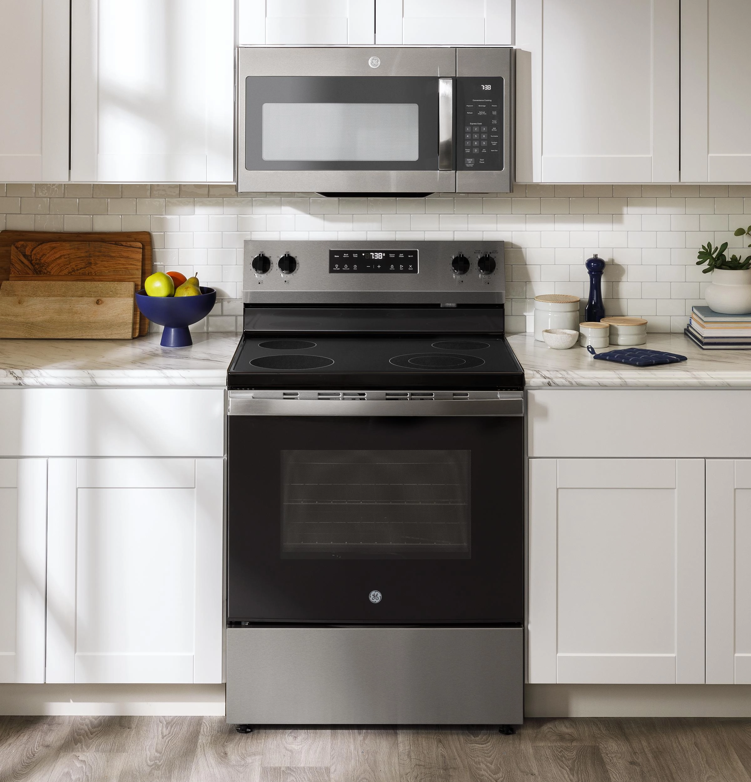 Ge Appliances GRF400SVSS Ge? 30" Free-Standing Electric Range