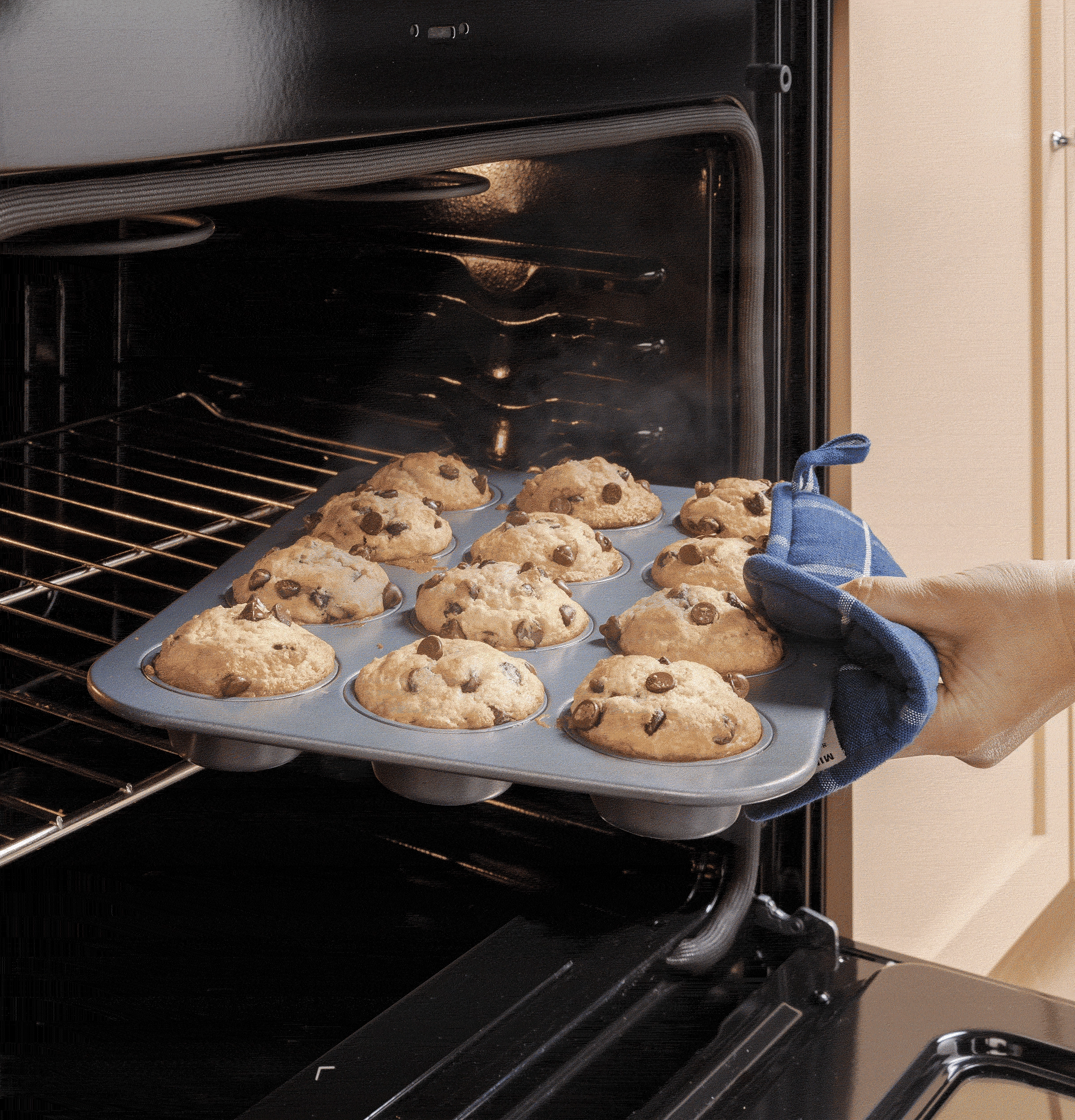 Ge Appliances GRF600AVBB Ge? 30" Free-Standing Electric Convection Range With No Preheat Air Fry And Easywash&#8482; Oven Tray