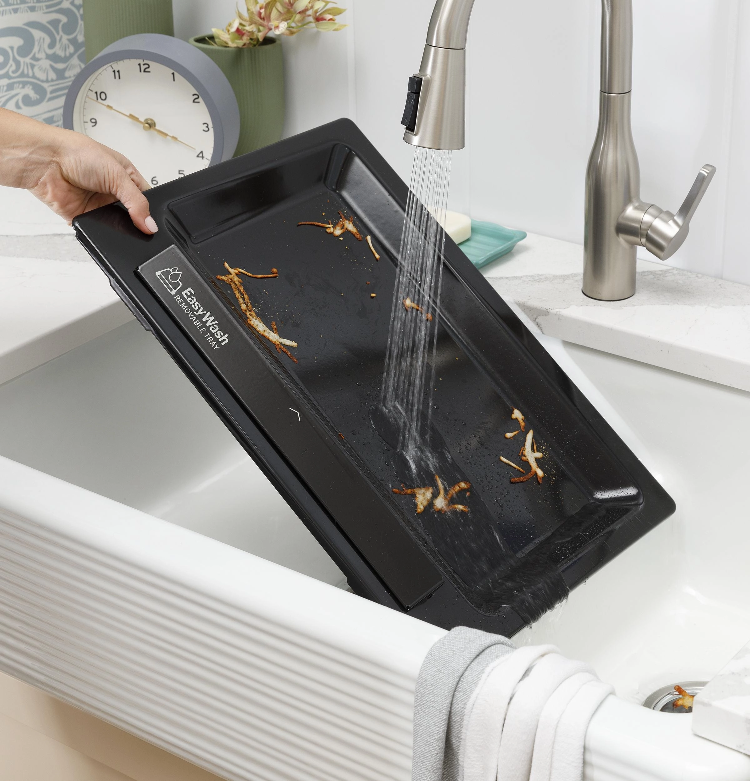 Ge Appliances GRF600AVBB Ge? 30" Free-Standing Electric Convection Range With No Preheat Air Fry And Easywash&#8482; Oven Tray