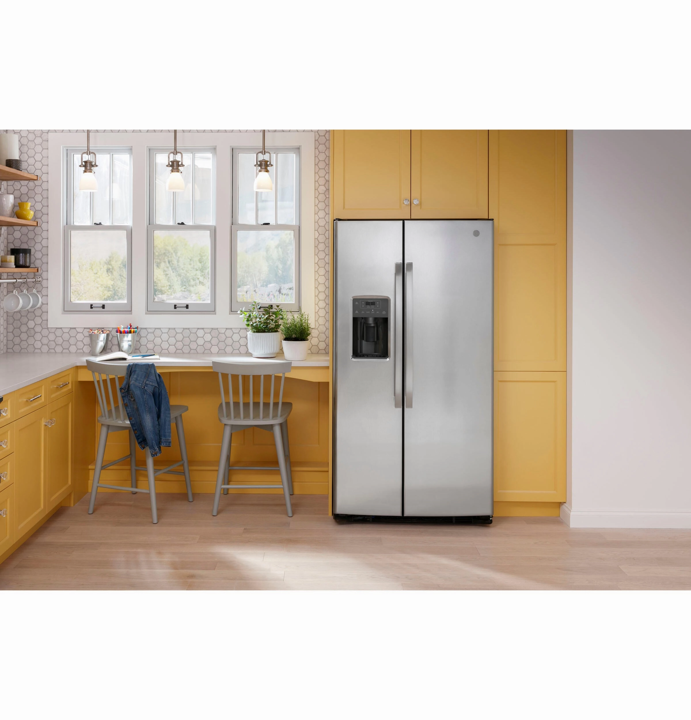 Ge Appliances GSE25GYPFS Ge? Energy Star? 25.3 Cu. Ft. Side-By-Side Refrigerator