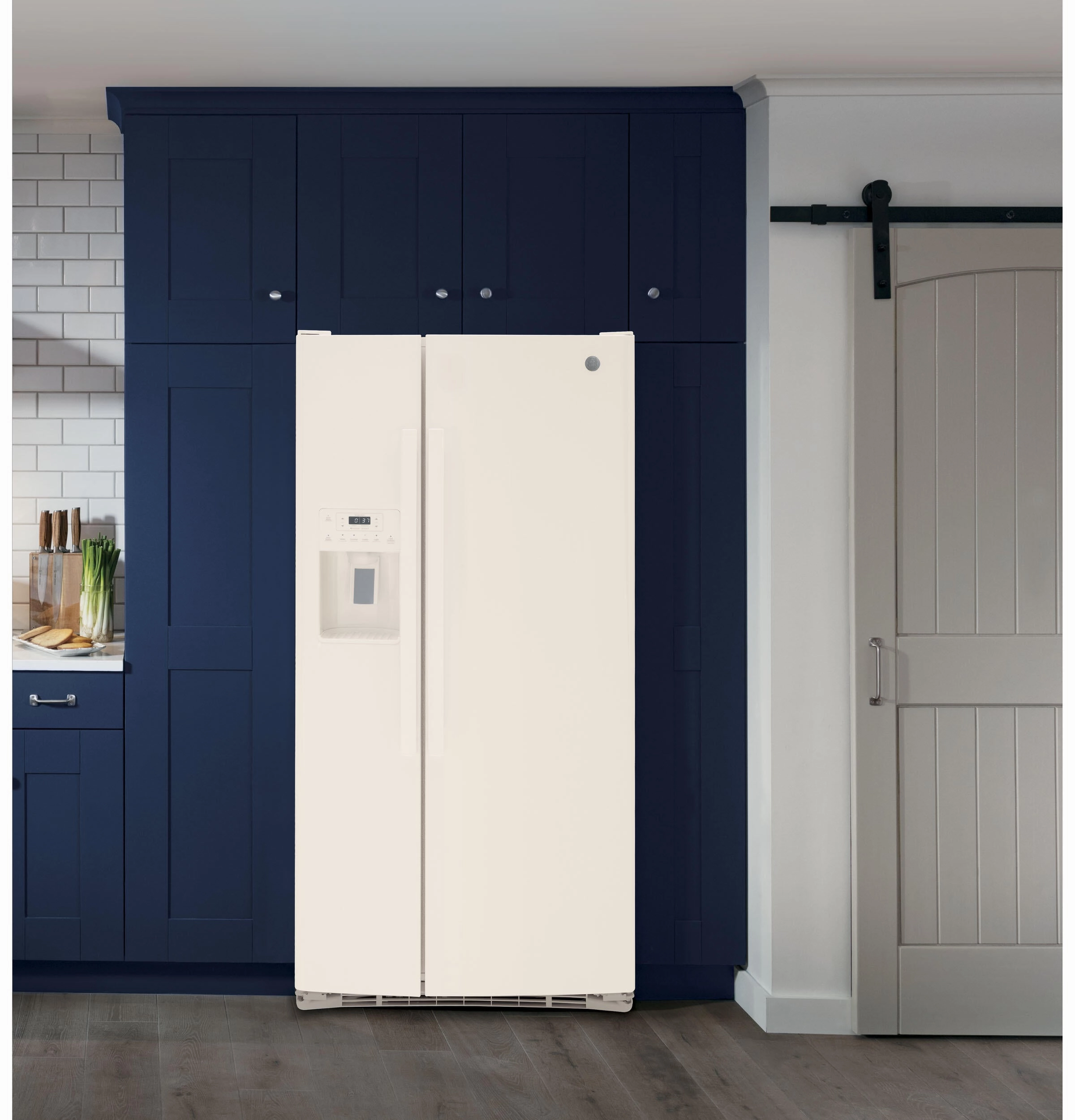 Ge Appliances GSS23GGPCC Ge? 23.0 Cu. Ft. Side-By-Side Refrigerator