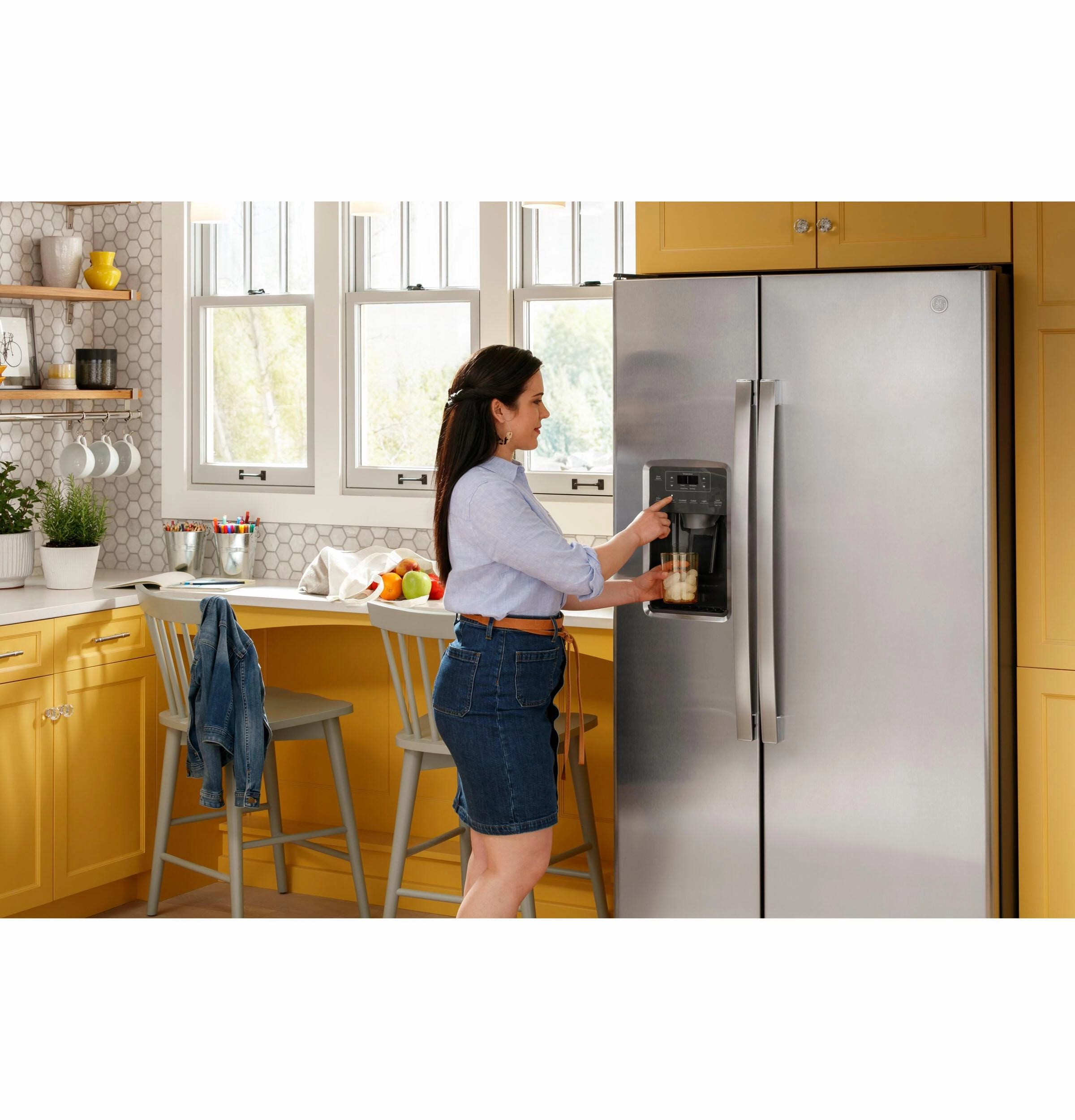 Ge Appliances GSS23GGPWW Ge? 23.0 Cu. Ft. Side-By-Side Refrigerator