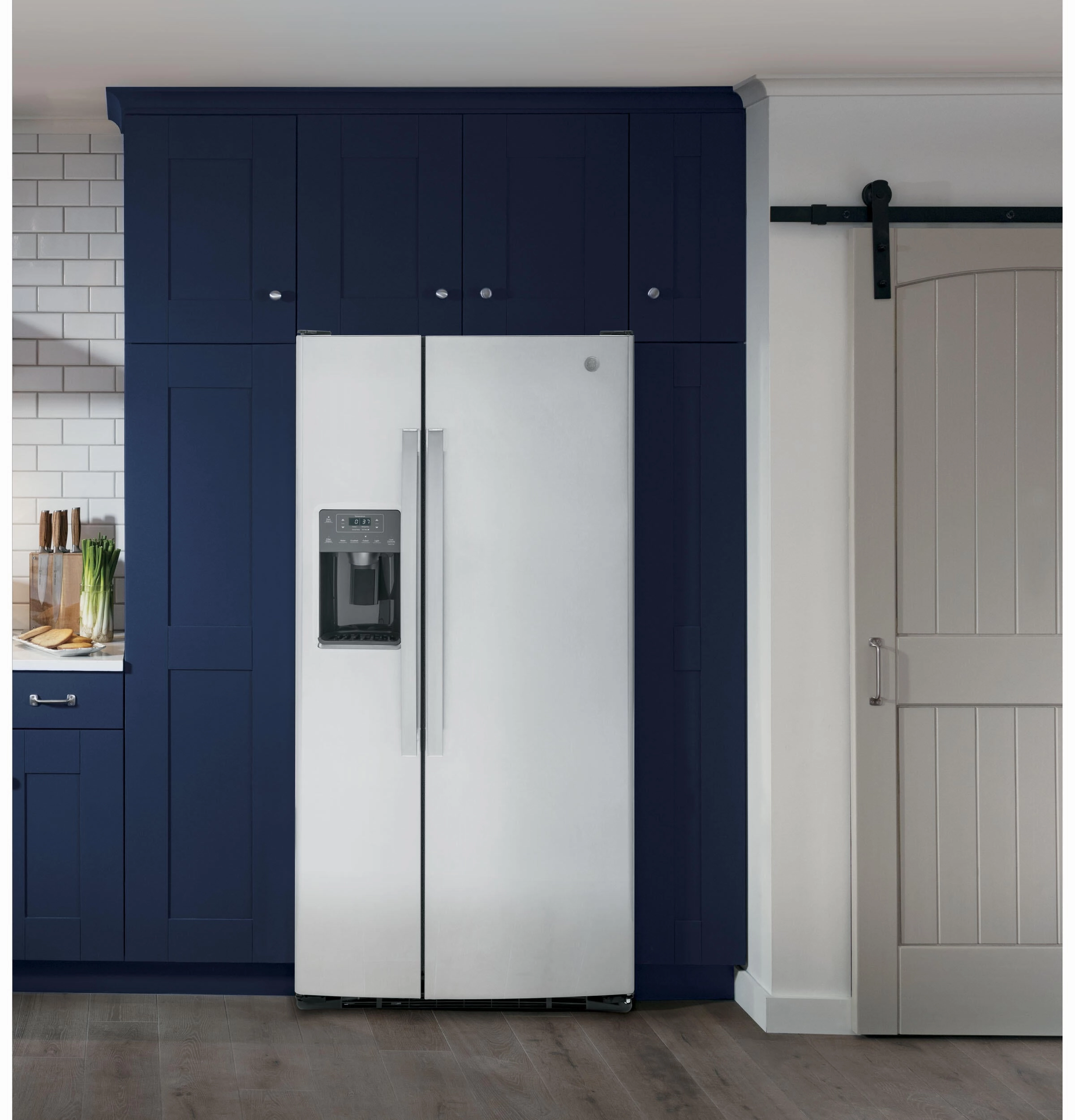 Ge Appliances GSS23GYPFS Ge? 23.0 Cu. Ft. Side-By-Side Refrigerator