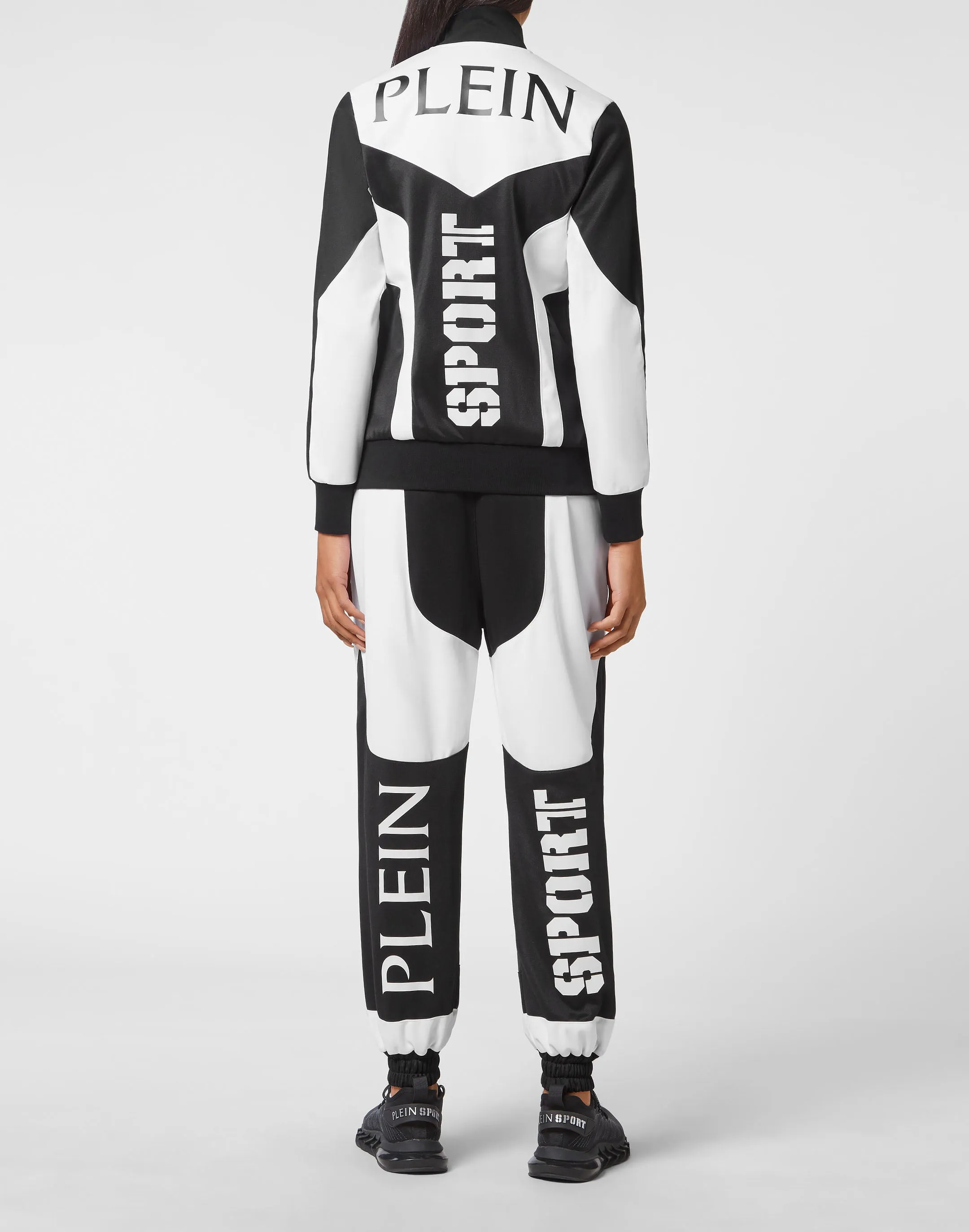Jogging Set: Zip-up Jacket   pants Statement