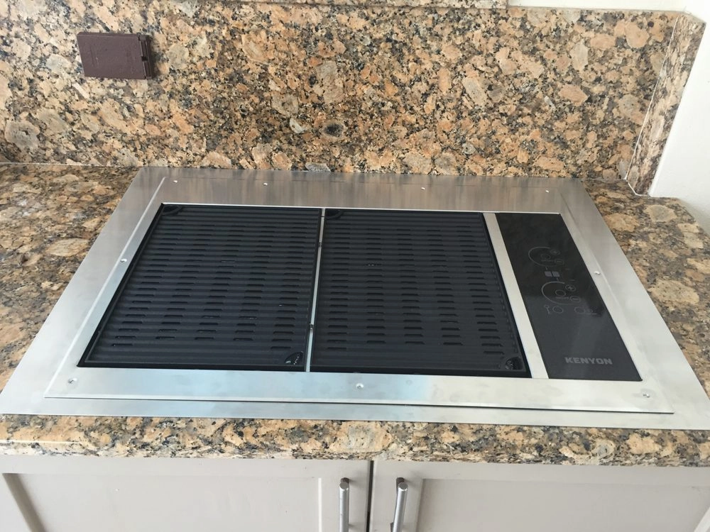 Kenyon B70406WH 240V Texan No Lid Electric Grill