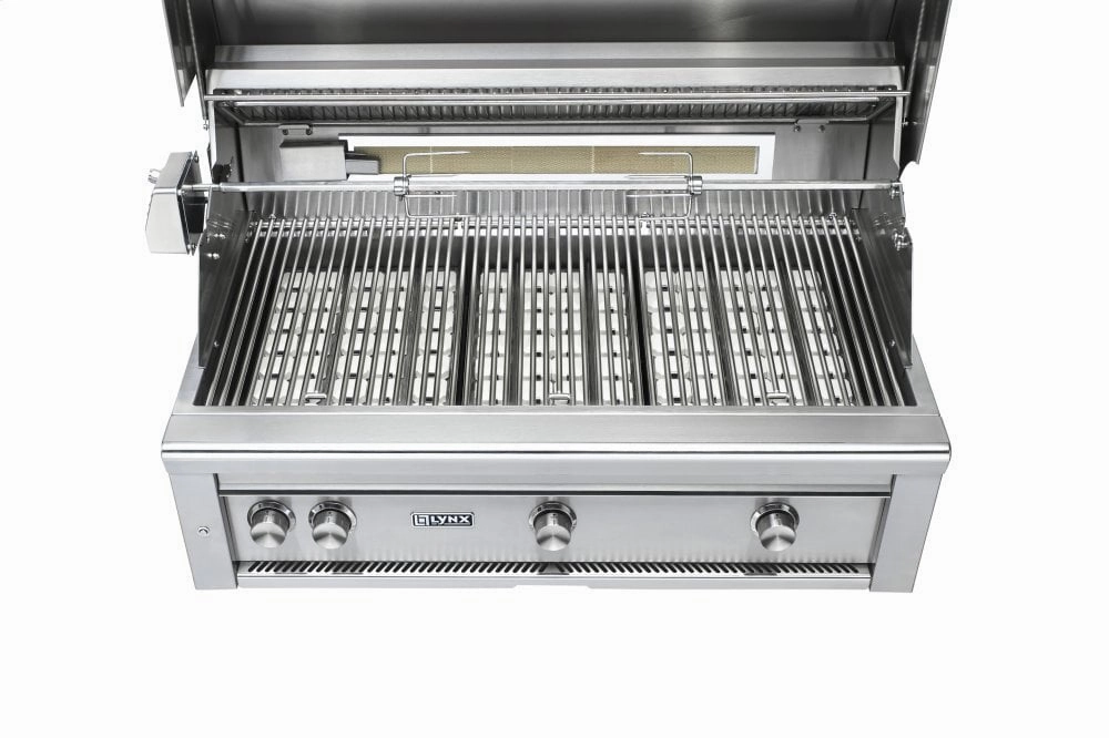 Lynx L42R3NG 42" Lynx Professional Built In Grill With 3 Ceramic Burners And Rotisserie, Ng