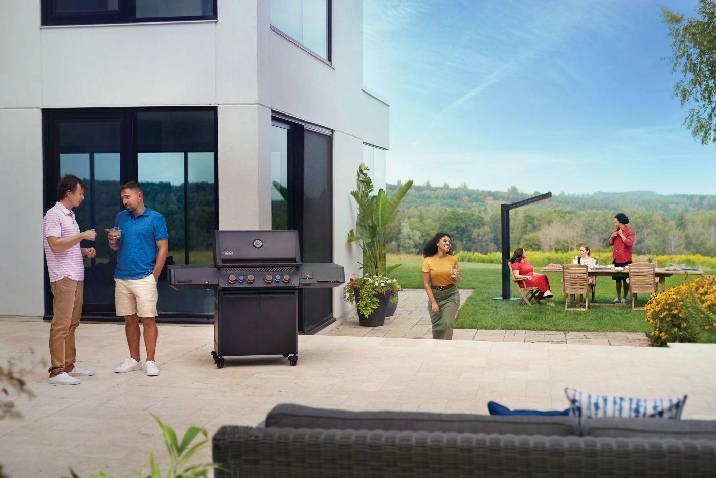 Napoleon Bbq P500VXRSIBPKPHM Phantom Prestige 500 Connected Rsib With Infrared Side And Rear Burner , Propane, Matte/Matt Black