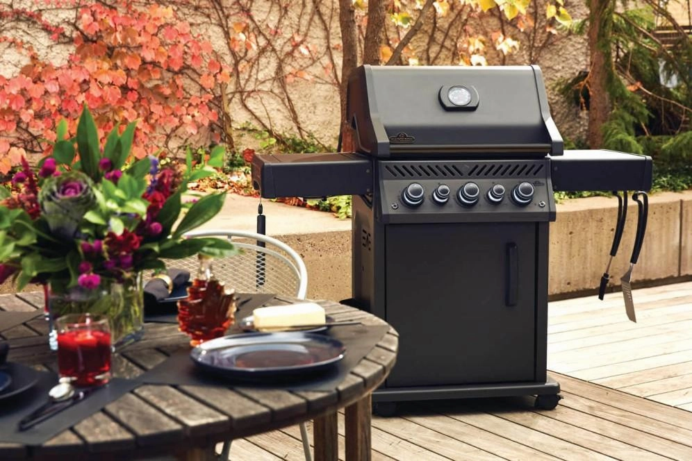 Napoleon Bbq RSE425RSIBPK1PHM Phantom Rogue Se 425 Rsib With Infrared Side And Rear Burners , Propane, Satin Black