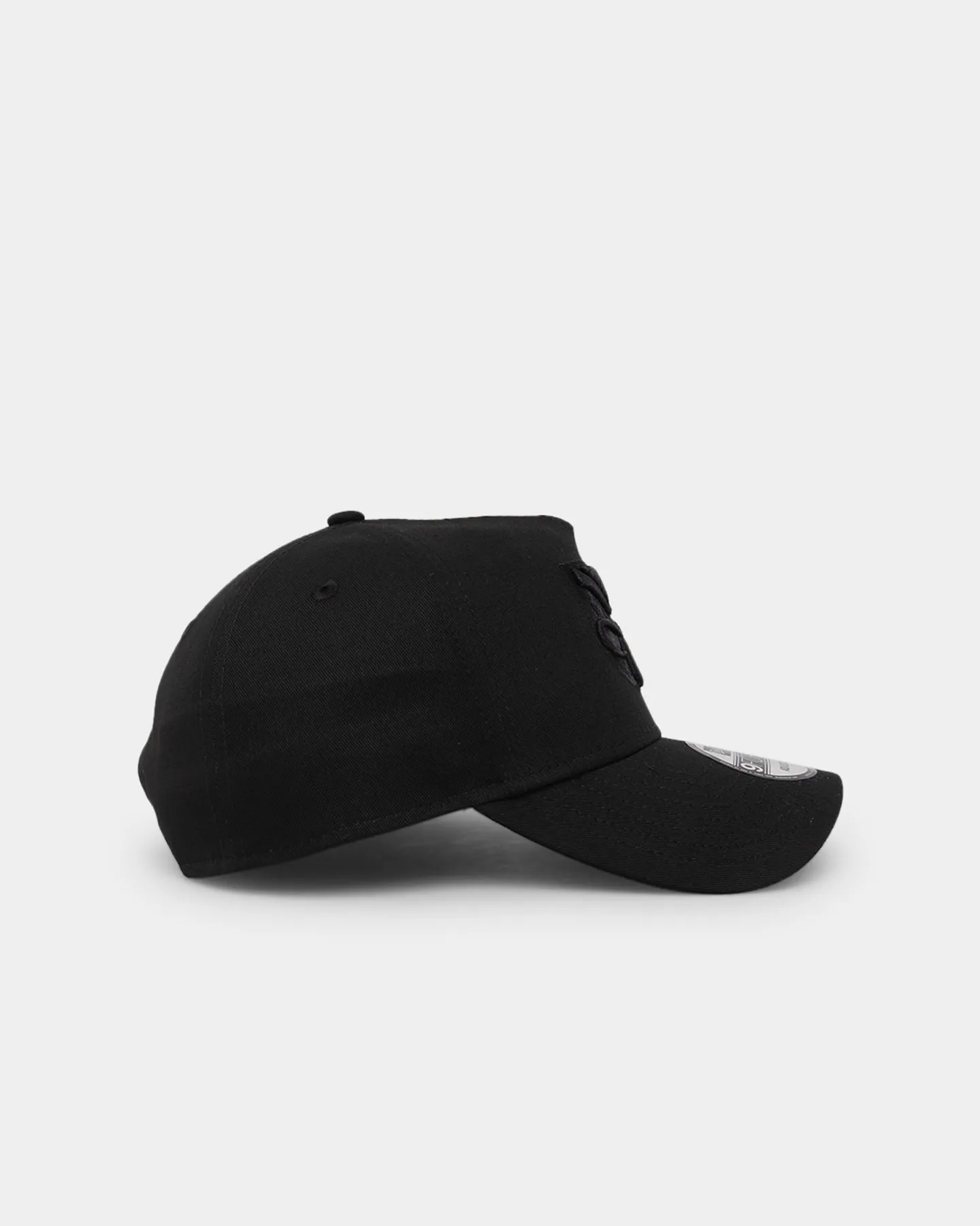 New Era New Zealand Warriors 'Black On Black' 9FORTY A-Frame Snapback Black
