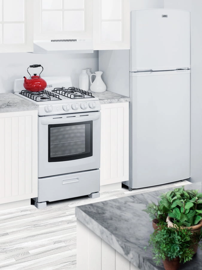Summit FF1427WIM 26" Wide Top Mount Refrigerator-Freezer With Icemaker