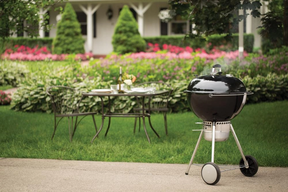 Weber 14501001 Master-Touch Charcoal Grill - 22 Inch Black