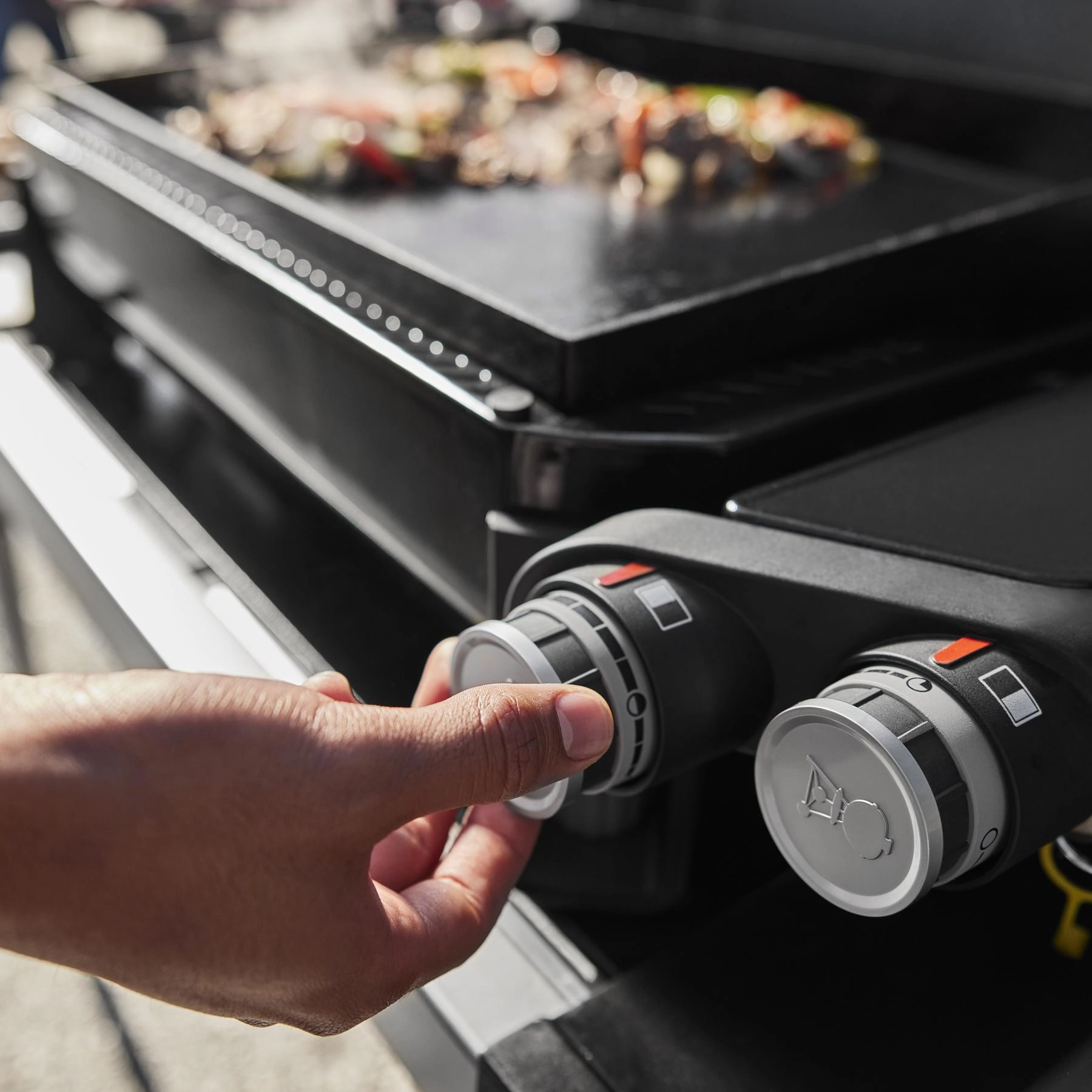 Weber 1500013 Slate&#8482; 30" Rust-Resistant Griddle With Extendable Side Table - Black
