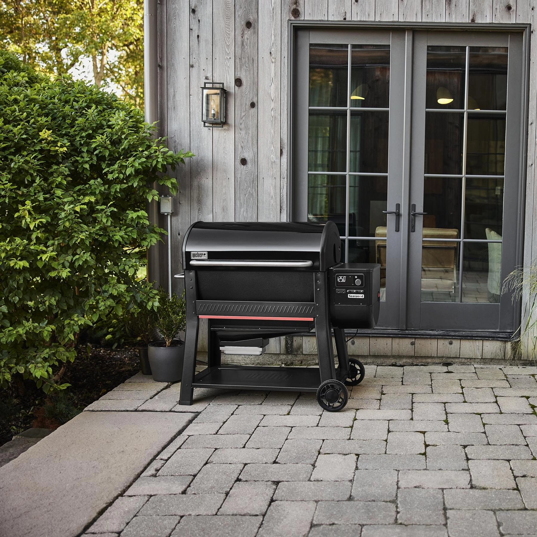 Weber 1500121 Searwood&#8482; Xl 600 Pellet Grill - Black