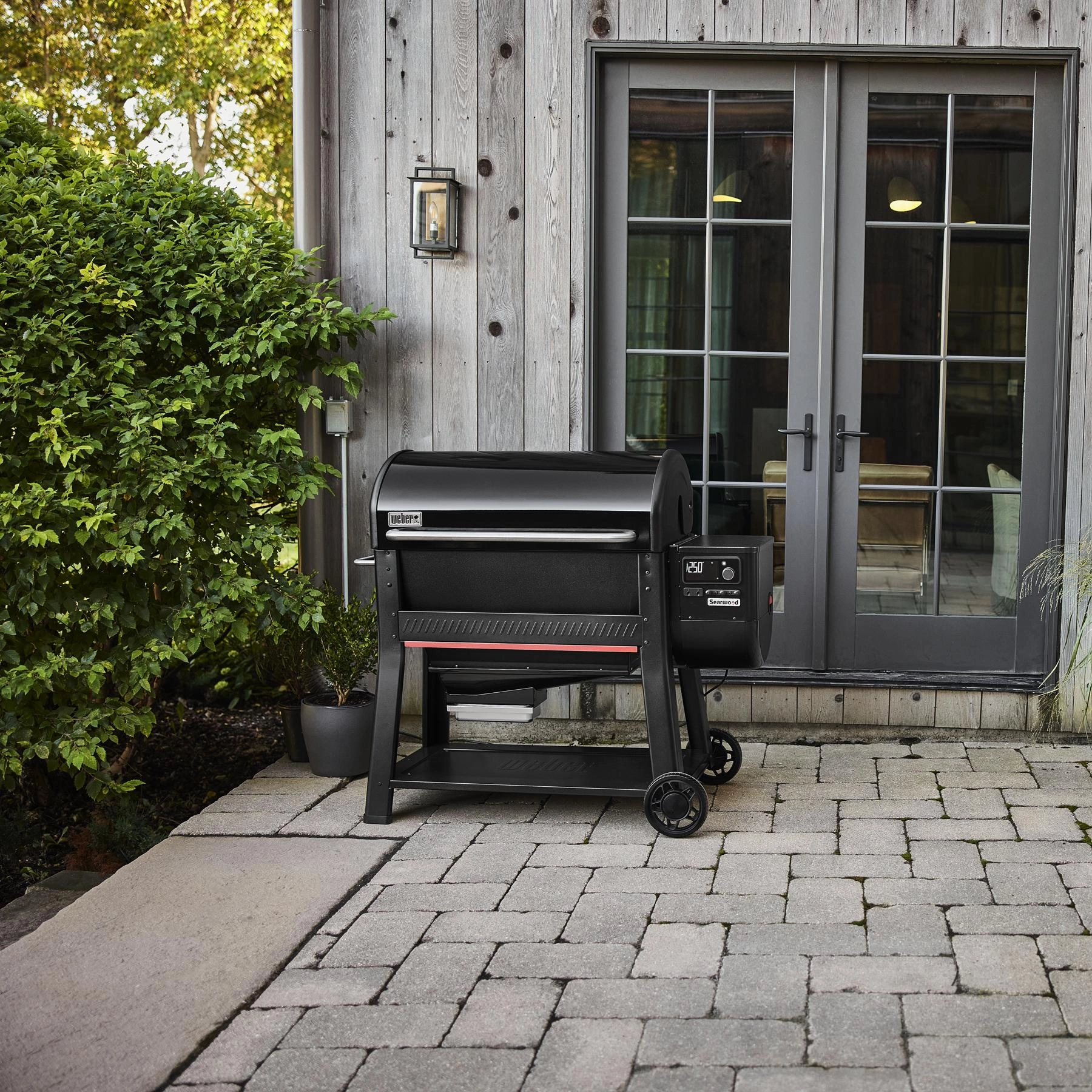 Weber 1500121 Searwood&#8482; Xl 600 Pellet Grill - Black