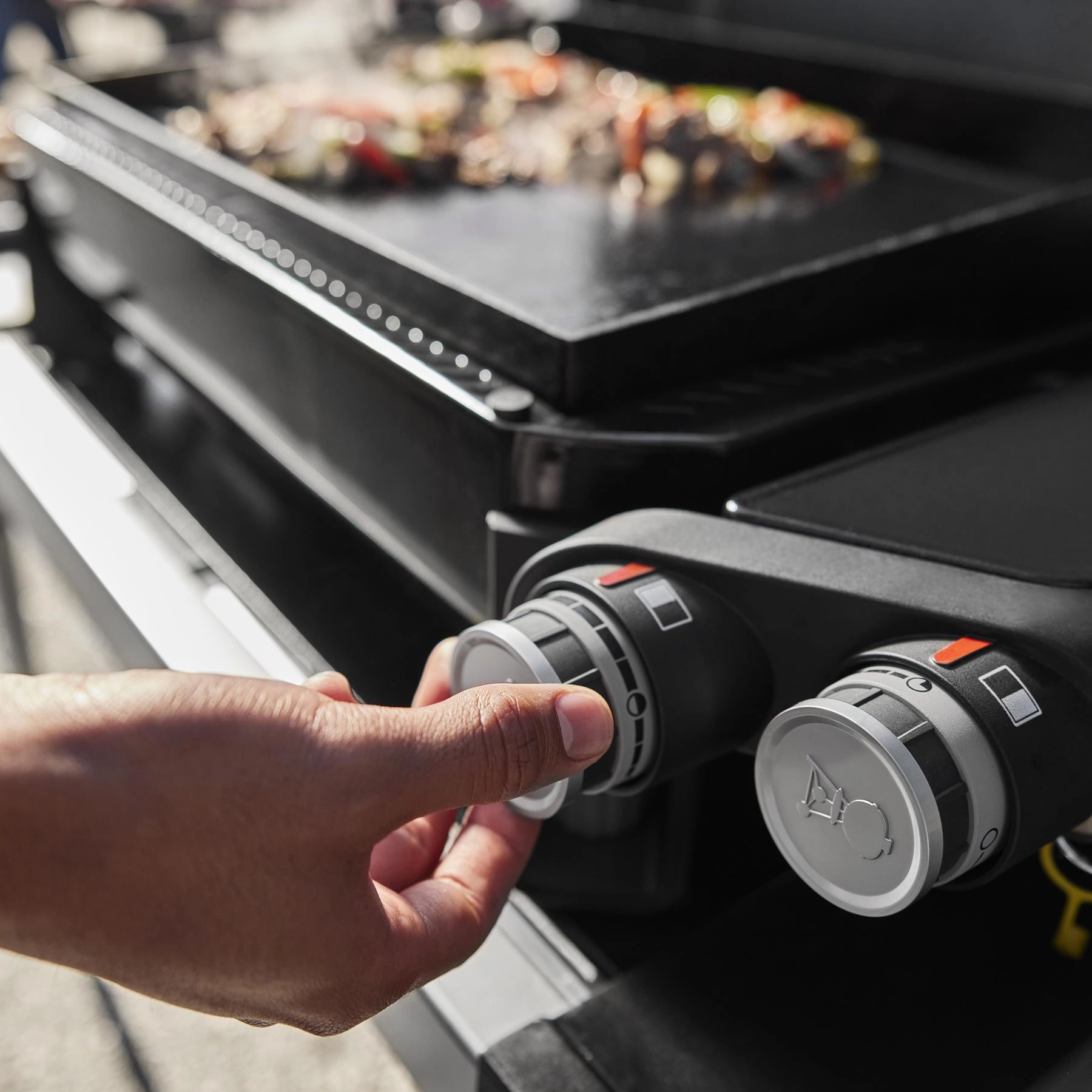 Weber 1500213 Weber Traveler 22" Portable Griddle - Black