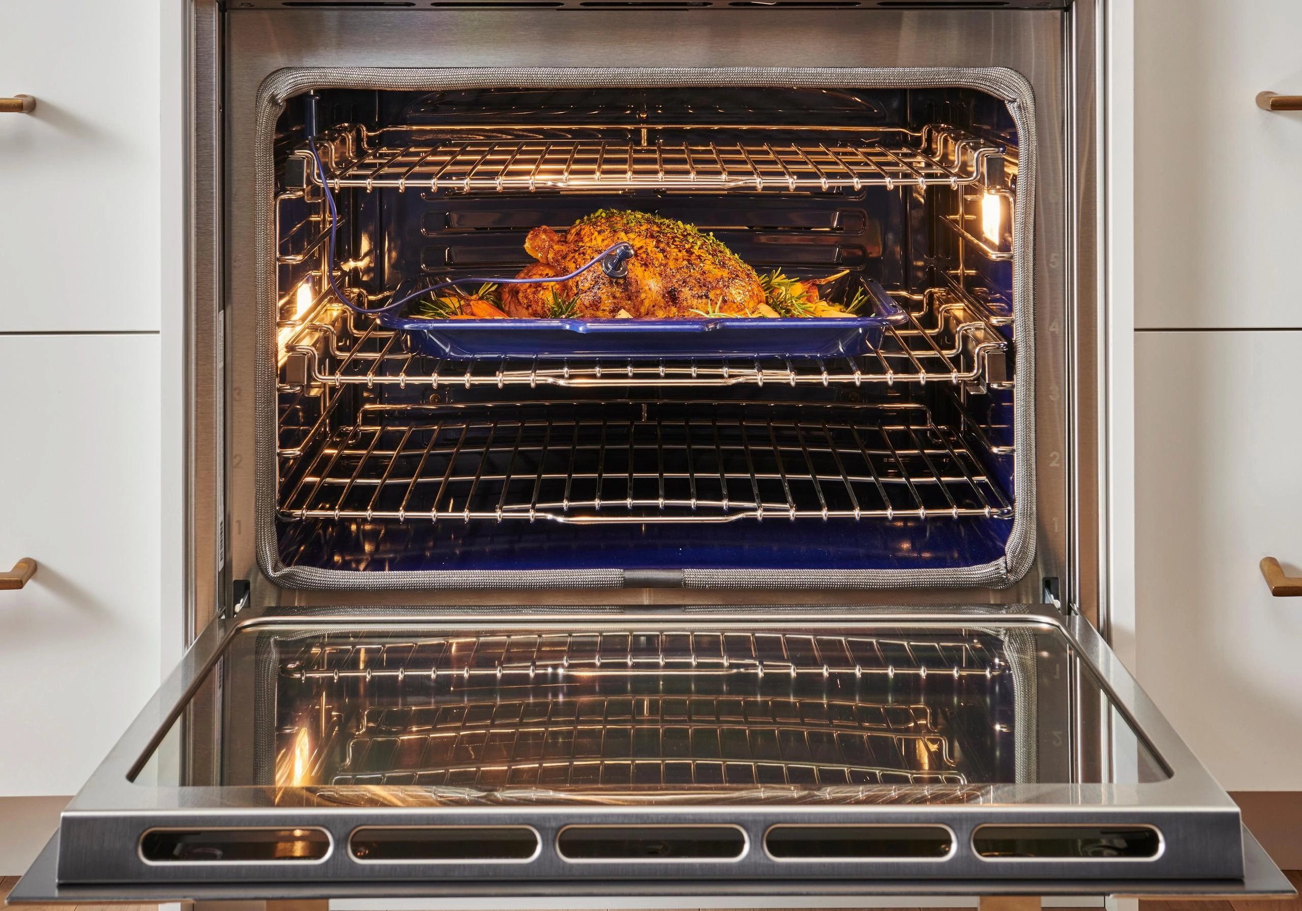 Wolf SO3050CMB 30" M Series Contemporary Built-In Single Oven