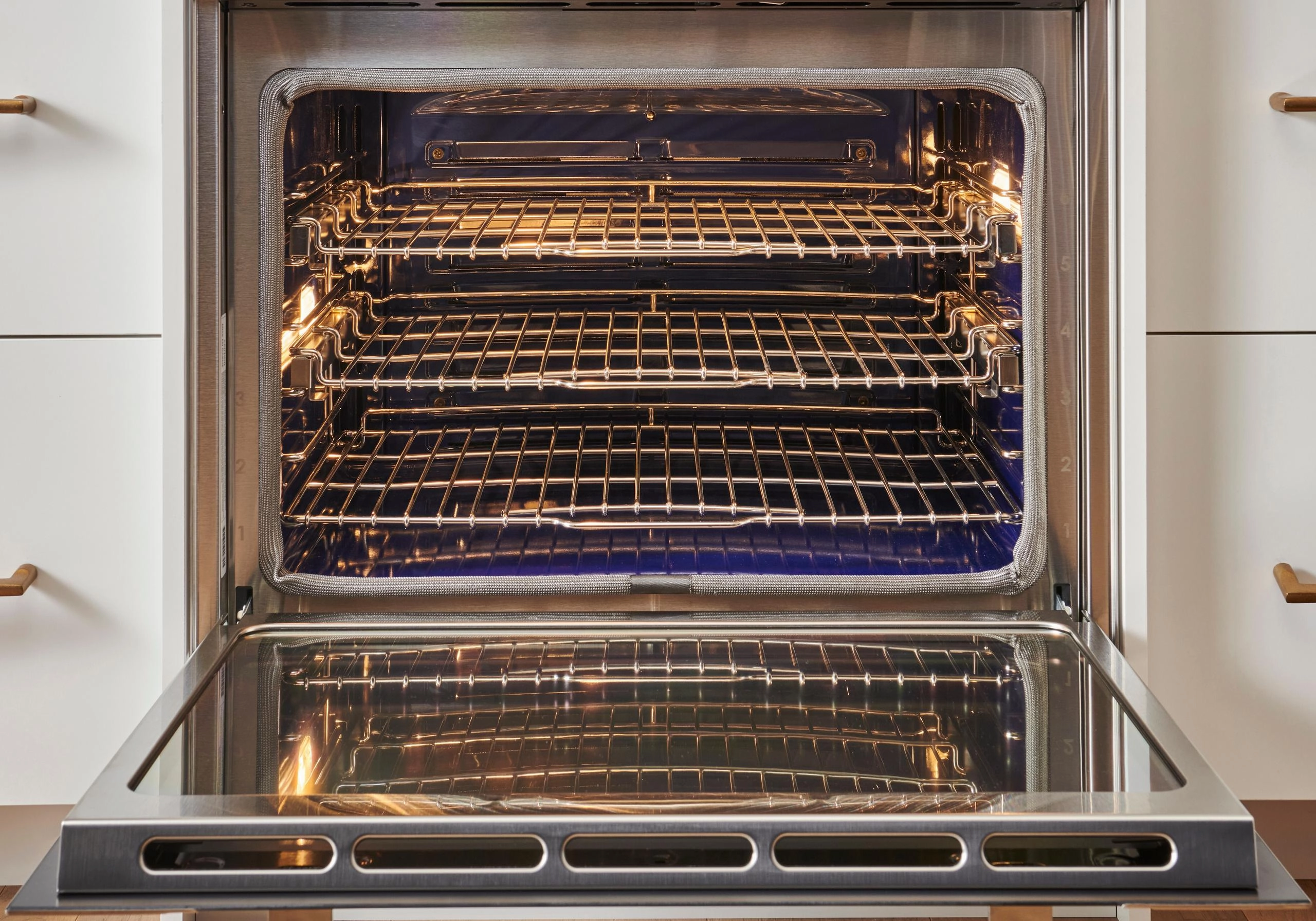 Wolf SO3050CMS 30" M Series Contemporary Stainless Steel Built-In Single Oven